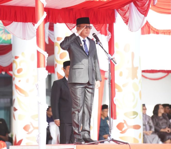 
 Dr. M. Tauhid Soleman saat jadi Irup Hari Pahlawan Nasional Ke-78 Tahun. (Dok.Edo Huka) 