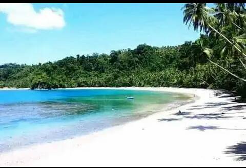 
 Keindahan Pantai Pasir Tongowai, Kecamatan Loloda Kepulauan. 